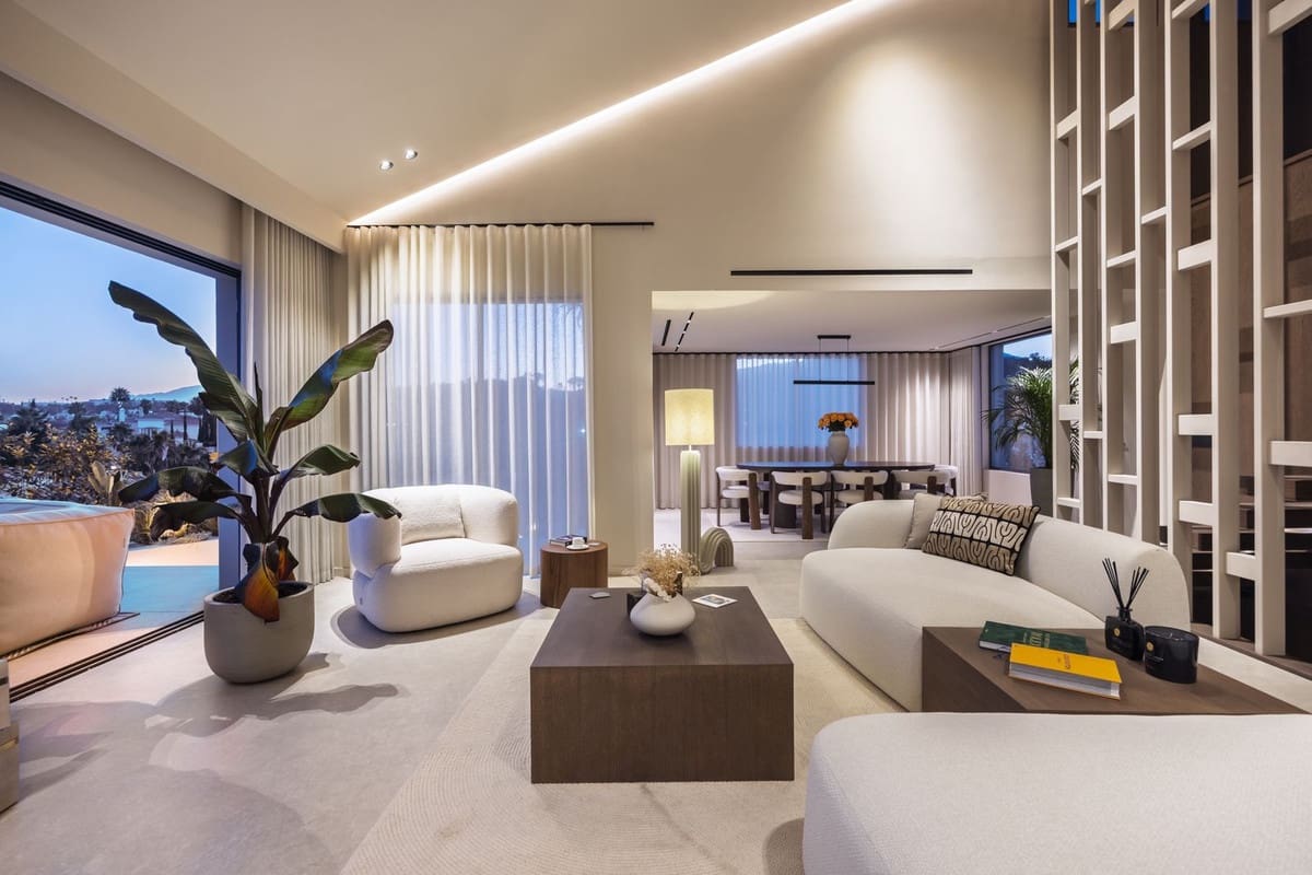 5 bedroom Villa for sale in Nueva Andalucia with pool - € 4,695,000 (Ref: 9643363)