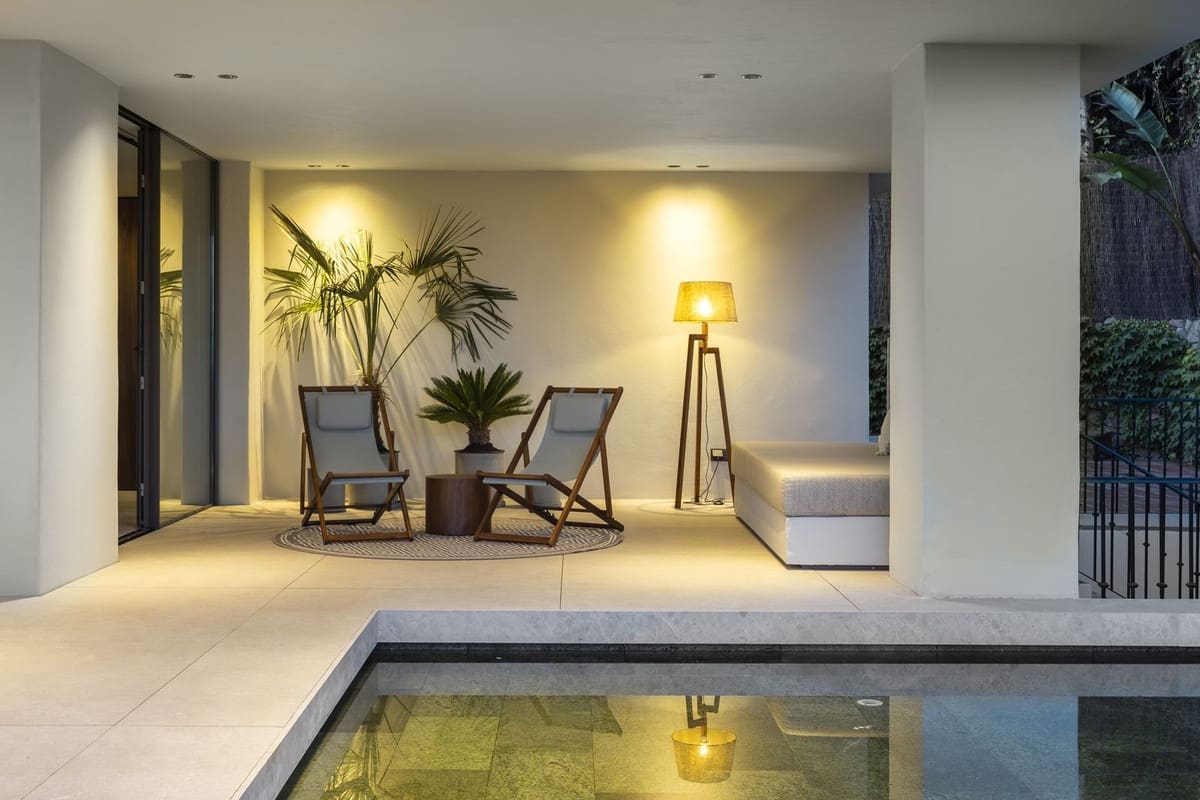 5 bedroom Villa for sale in Nueva Andalucia with pool - € 4,695,000 (Ref: 9643363)