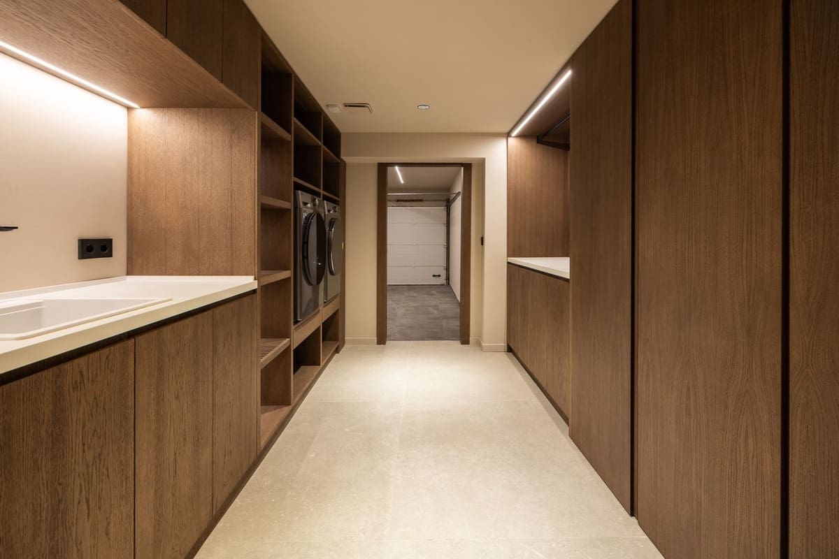 5 bedroom Villa for sale in Nueva Andalucia with pool - € 4,695,000 (Ref: 9643363)