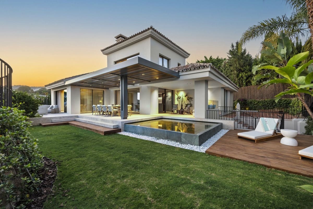 5 bedroom Villa for sale in Nueva Andalucia with pool - € 4,695,000 (Ref: 9643363)