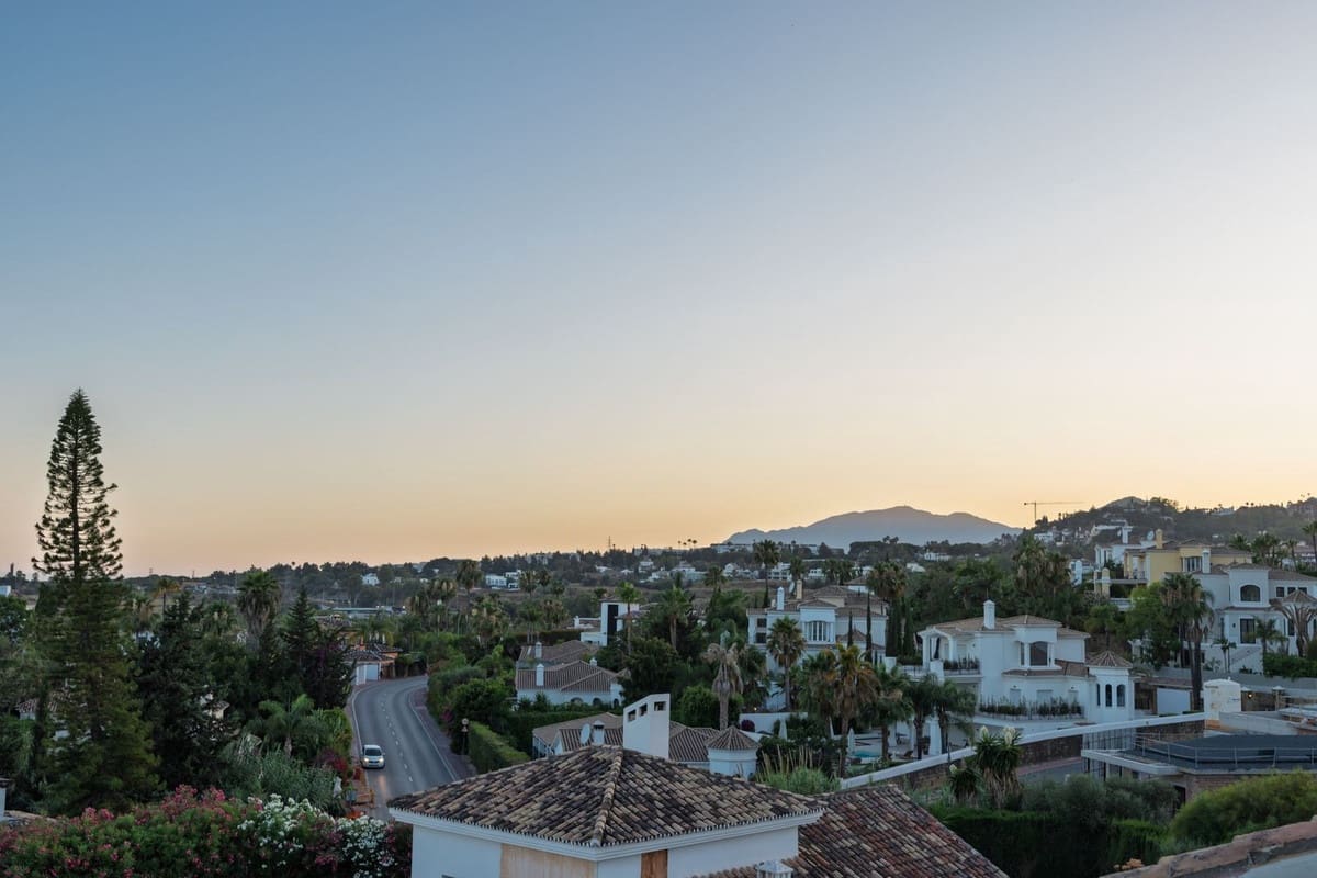 5 bedroom Villa for sale in Nueva Andalucia with pool - € 4,695,000 (Ref: 9643363)