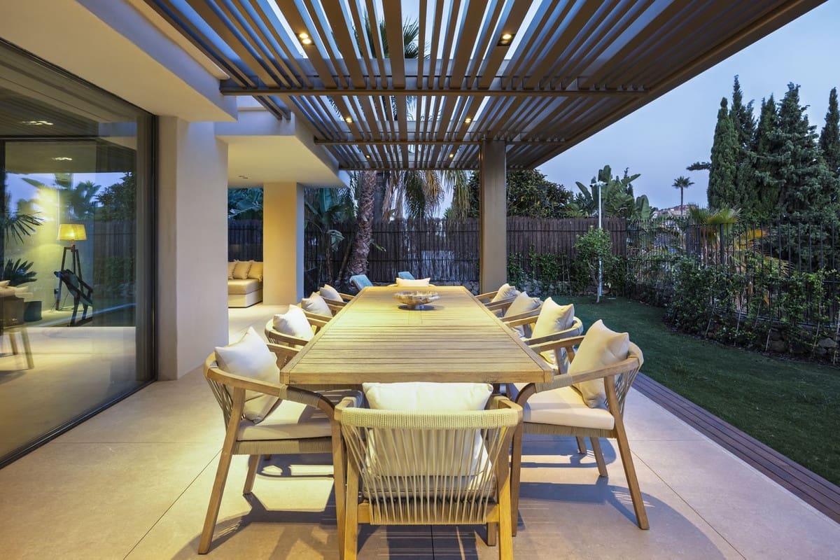 5 bedroom Villa for sale in Nueva Andalucia with pool - € 4,695,000 (Ref: 9643363)