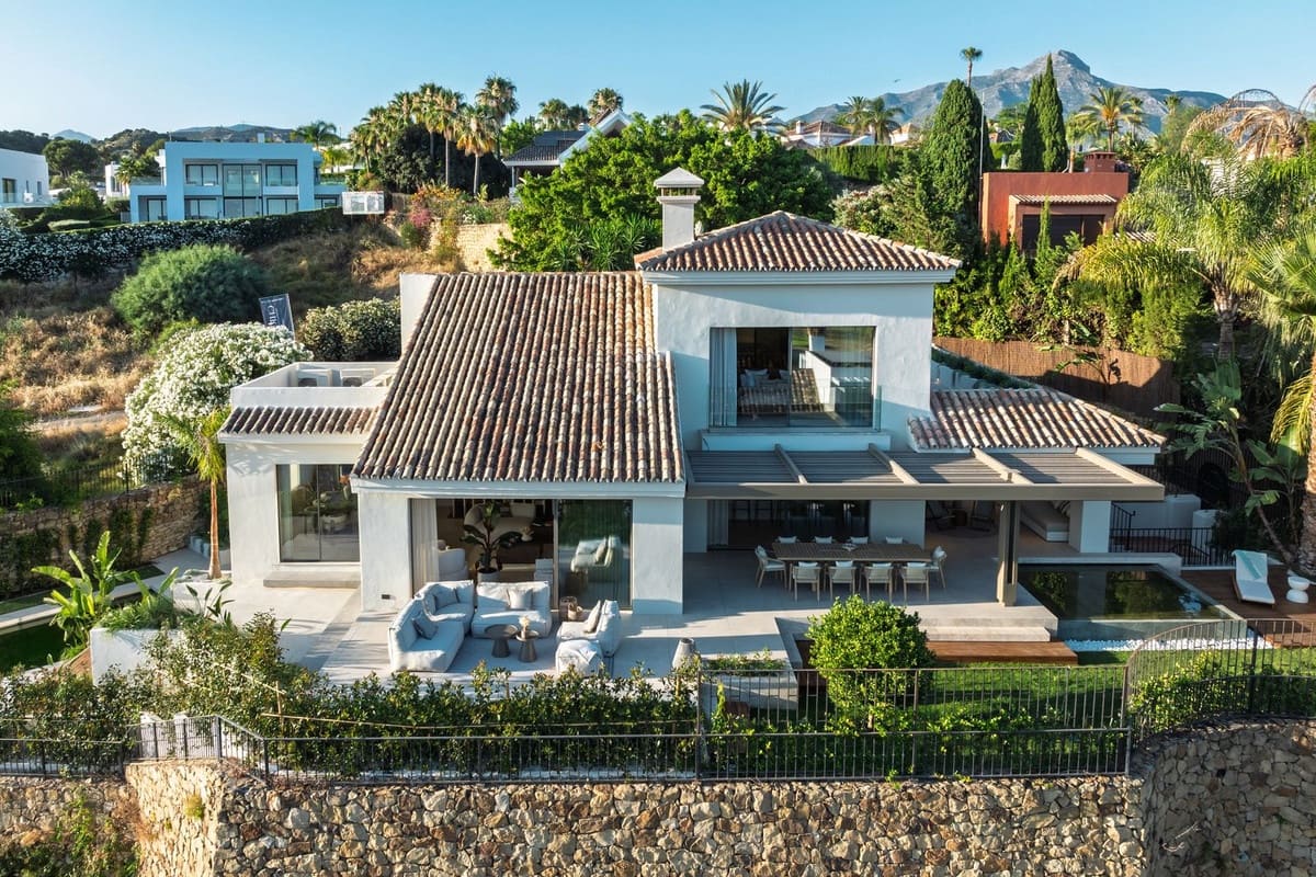 5 bedroom Villa for sale in Nueva Andalucia with pool - € 4,695,000 (Ref: 9643363)