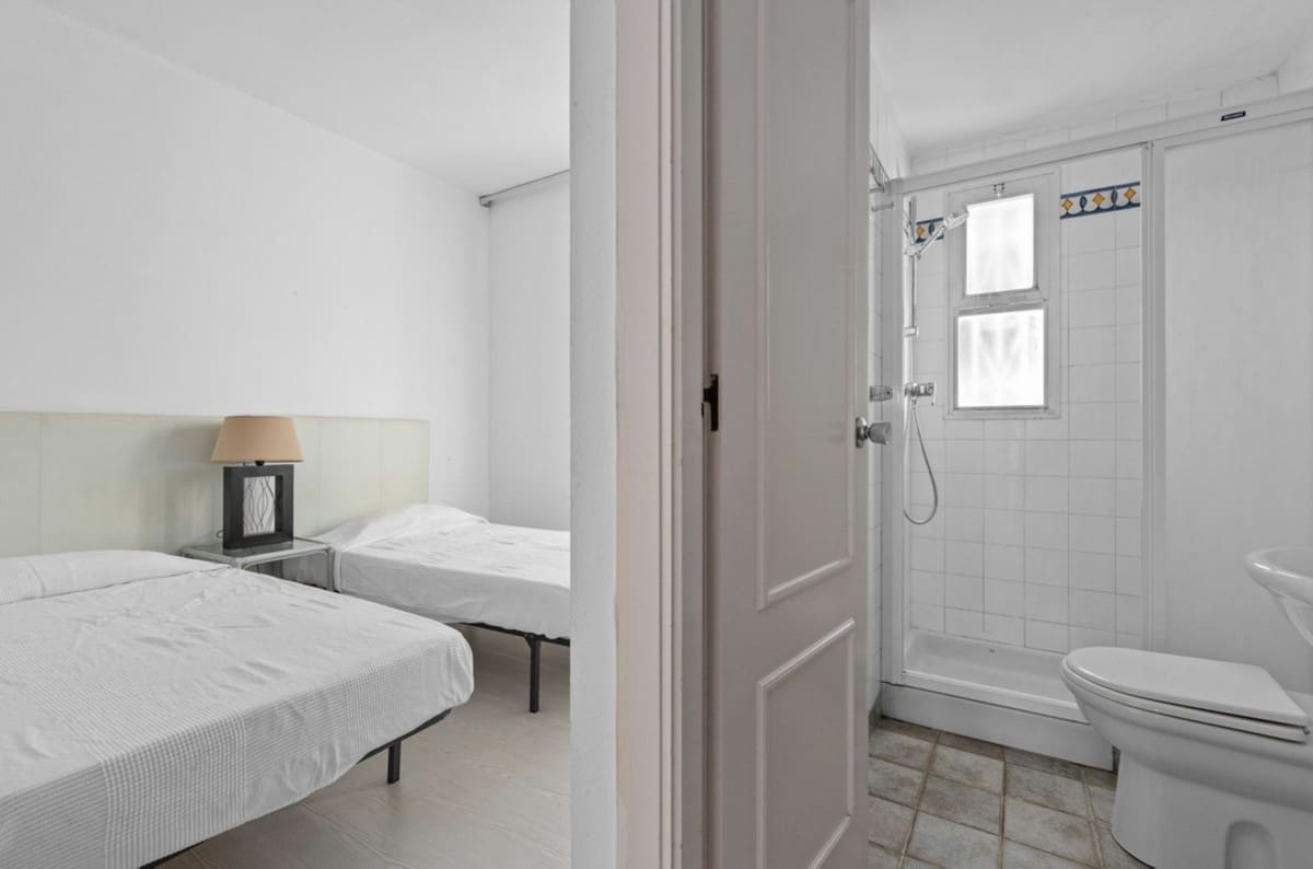 2 sovrum Villa till salu i Aloha Golf - 495 000 € (Ref: 9646440)