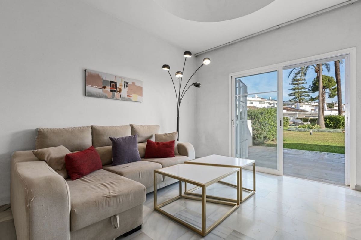 2 sovrum Villa till salu i Aloha Golf - 495 000 € (Ref: 9646440)