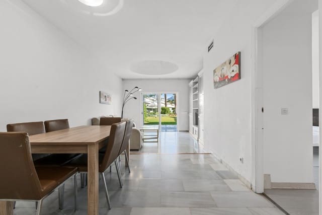 2 soverom Villa til salgs i Aloha Golf, Marbella - € 495 000 (Ref: 9646440)