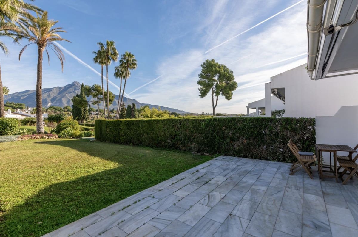 2 sovrum Villa till salu i Aloha Golf - 495 000 € (Ref: 9646440)