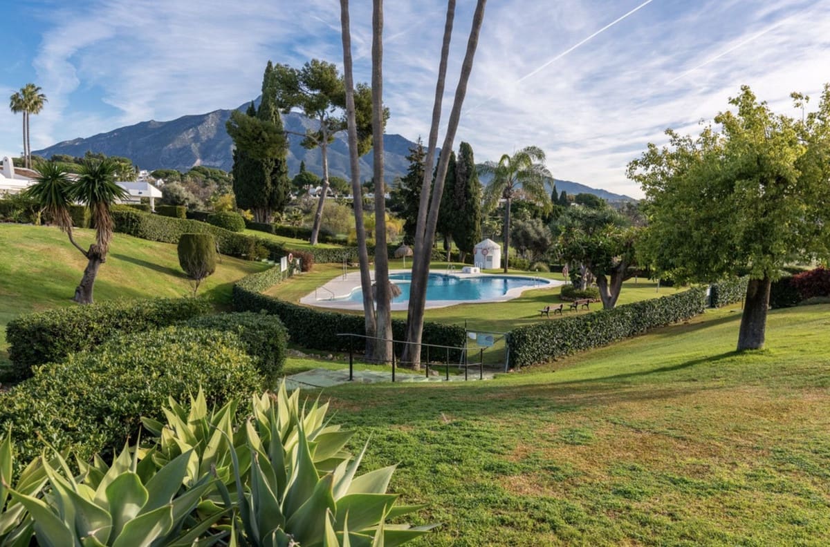 2 sovrum Villa till salu i Aloha Golf - 495 000 € (Ref: 9646440)