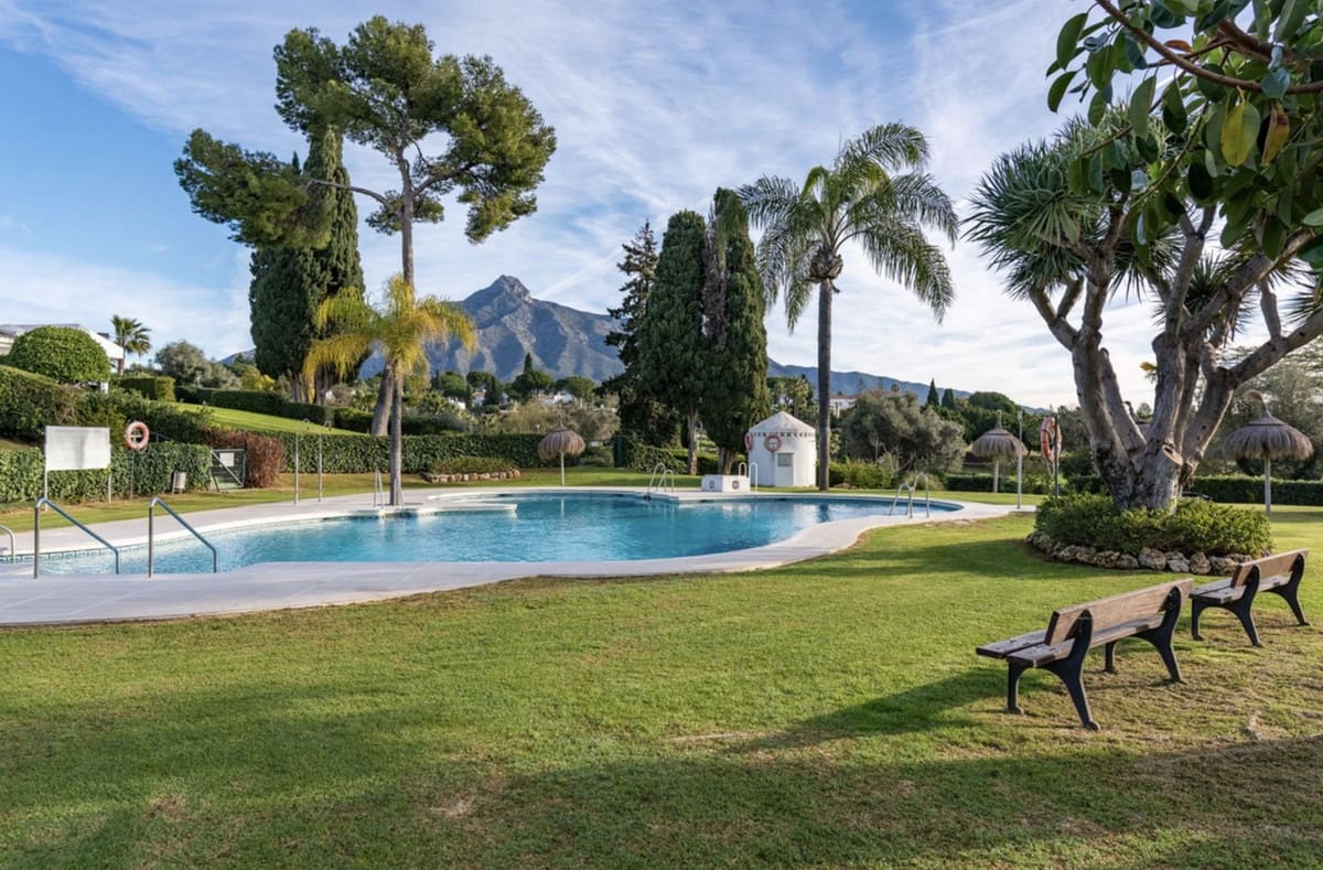 2 sovrum Villa till salu i Aloha Golf - 495 000 € (Ref: 9646440)