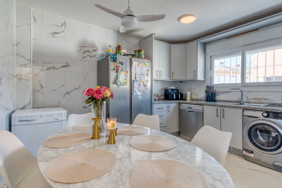 Casa de 5 habitaciones en Manilva en alquiler con piscina garaje - 2.500 € (Ref: 9650489)