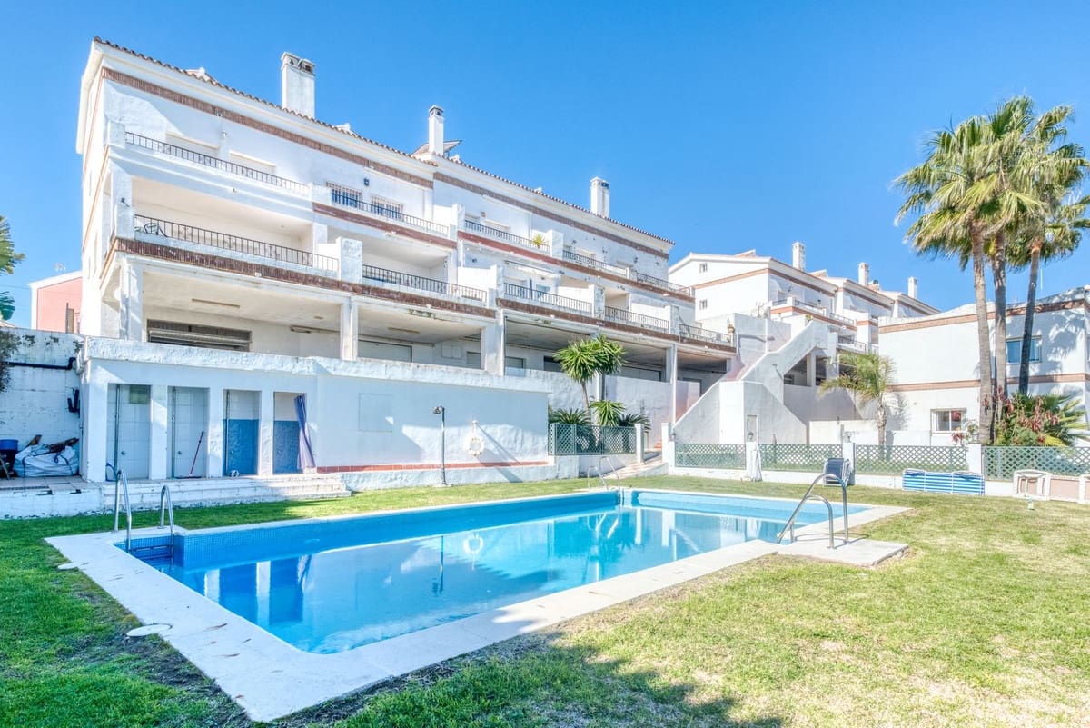 Casa de 5 habitaciones en Manilva en alquiler con piscina garaje - 2.500 € (Ref: 9650489)