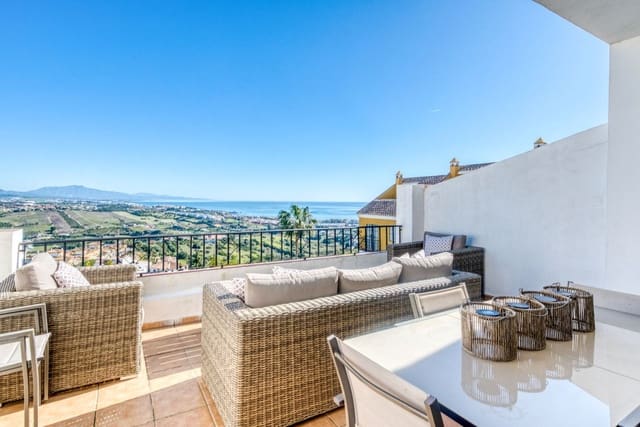 5 bedroom Townhouse for rent in Manilva with pool garage - € 2,500 (Ref: 9650489)