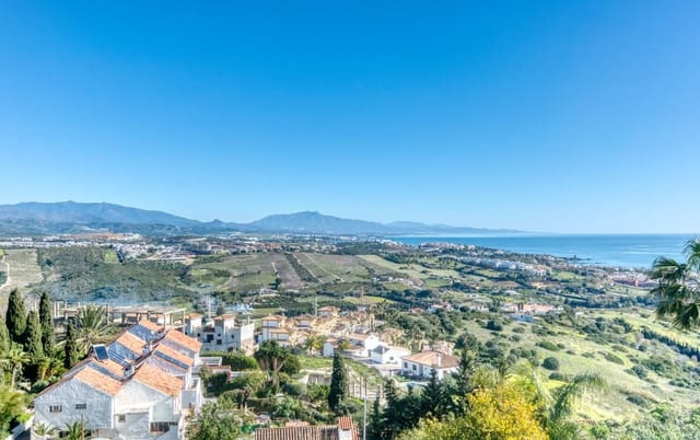 5 bedroom Townhouse for rent in Manilva with pool garage - € 2,500 (Ref: 9650489)