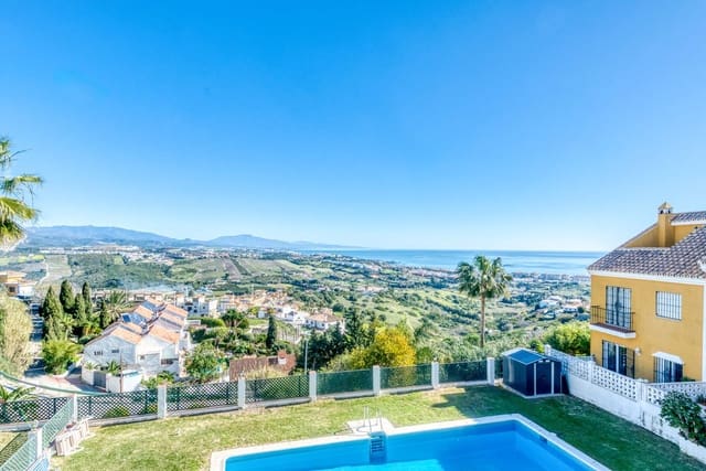 5 bedroom Townhouse for rent in Manilva with pool garage - € 2,500 (Ref: 9650489)