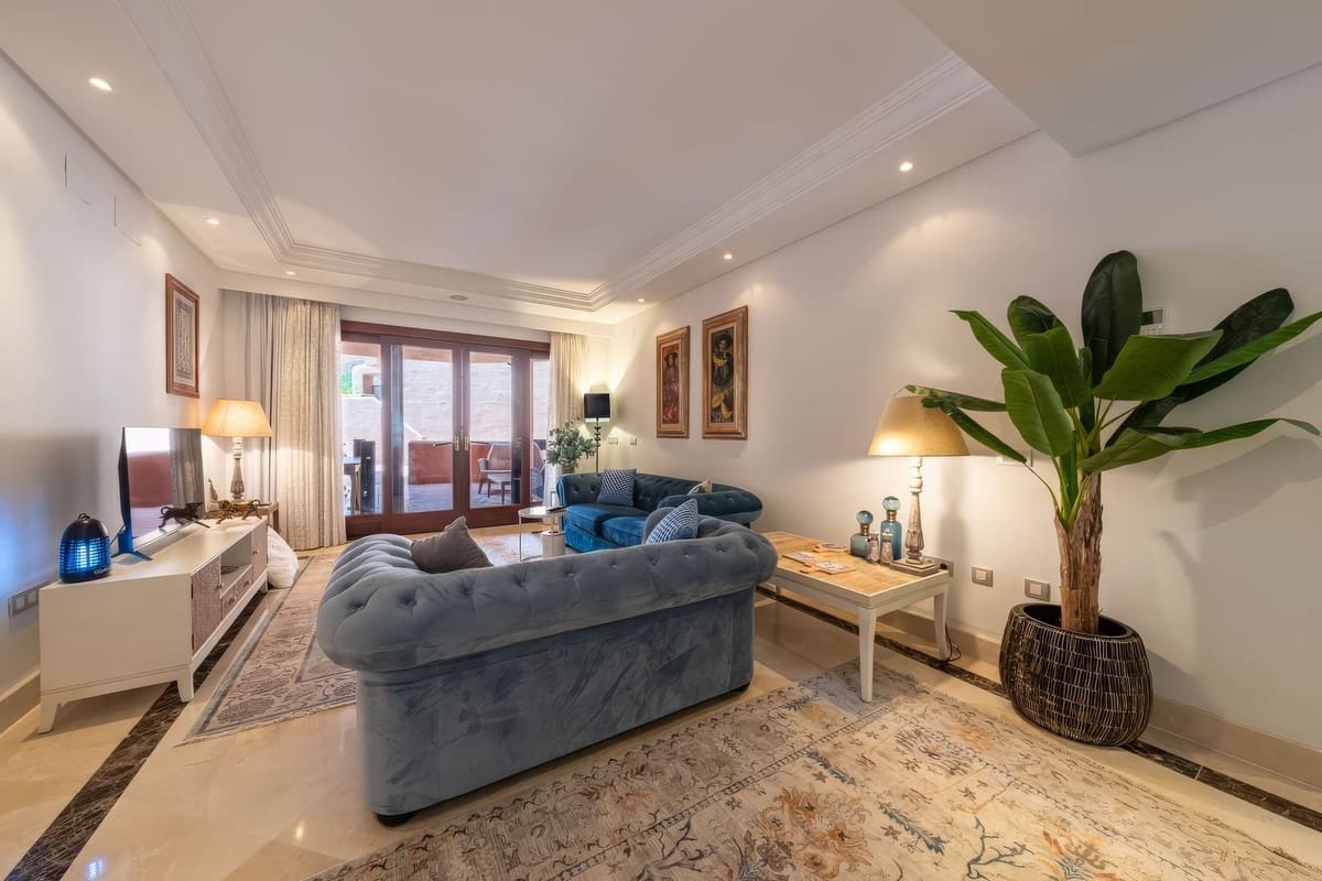 3 sypialnia Apartament na sprzedaż w Estepona z basenem garażem - 825 000 € (Ref: 9650708)