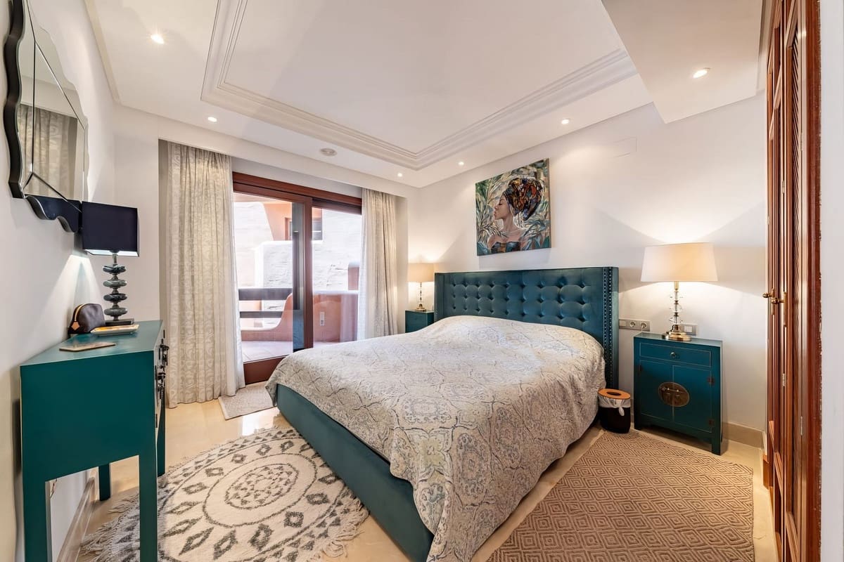 3 sypialnia Apartament na sprzedaż w Estepona z basenem garażem - 825 000 € (Ref: 9650708)