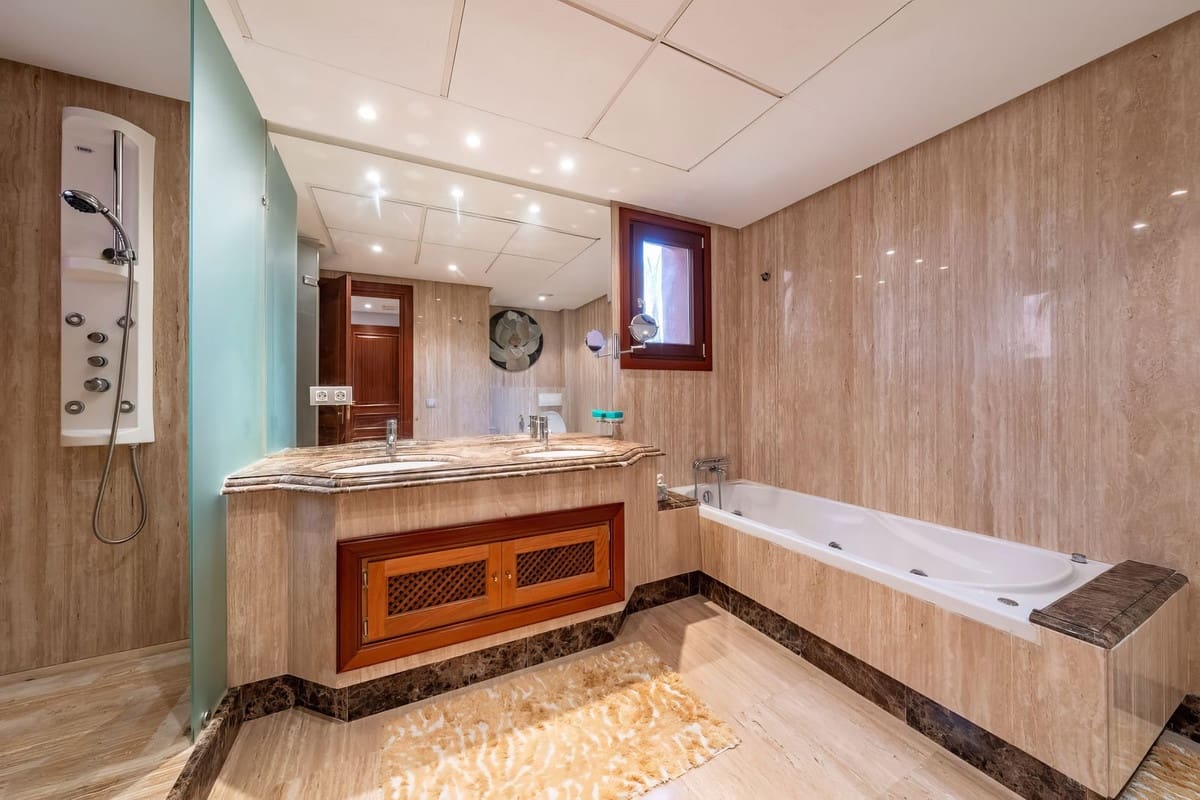 3 sypialnia Apartament na sprzedaż w Estepona z basenem garażem - 825 000 € (Ref: 9650708)