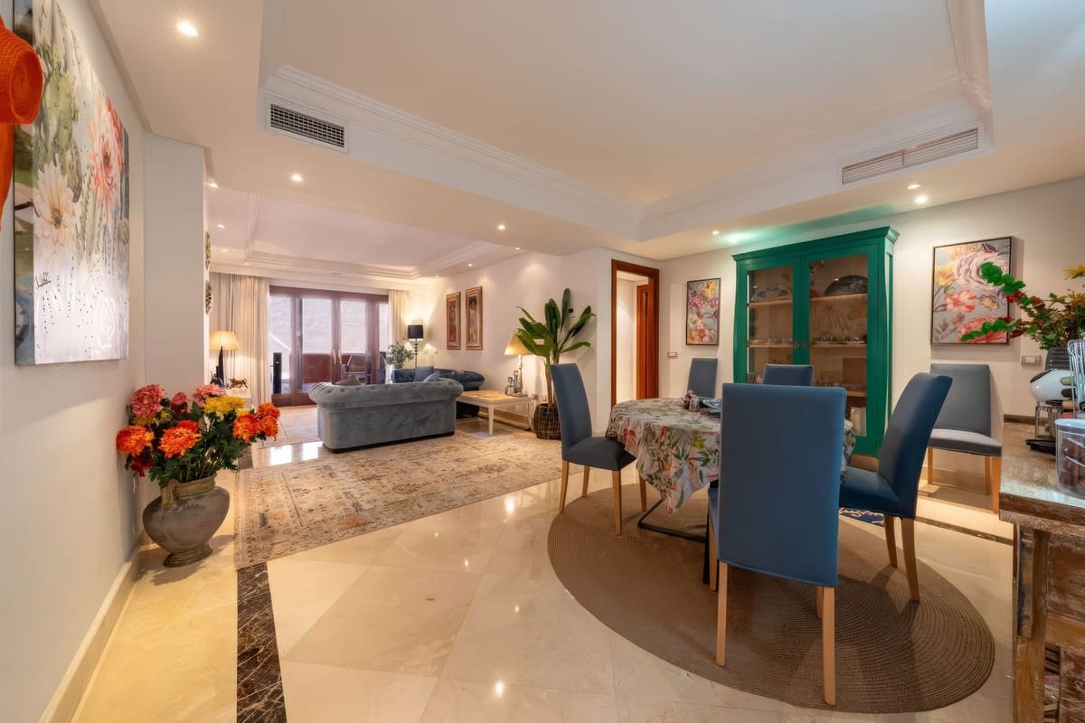 3 soverom Leilighet til salgs i Estepona med svømmebasseng garasje - € 825 000 (Ref: 9650708)