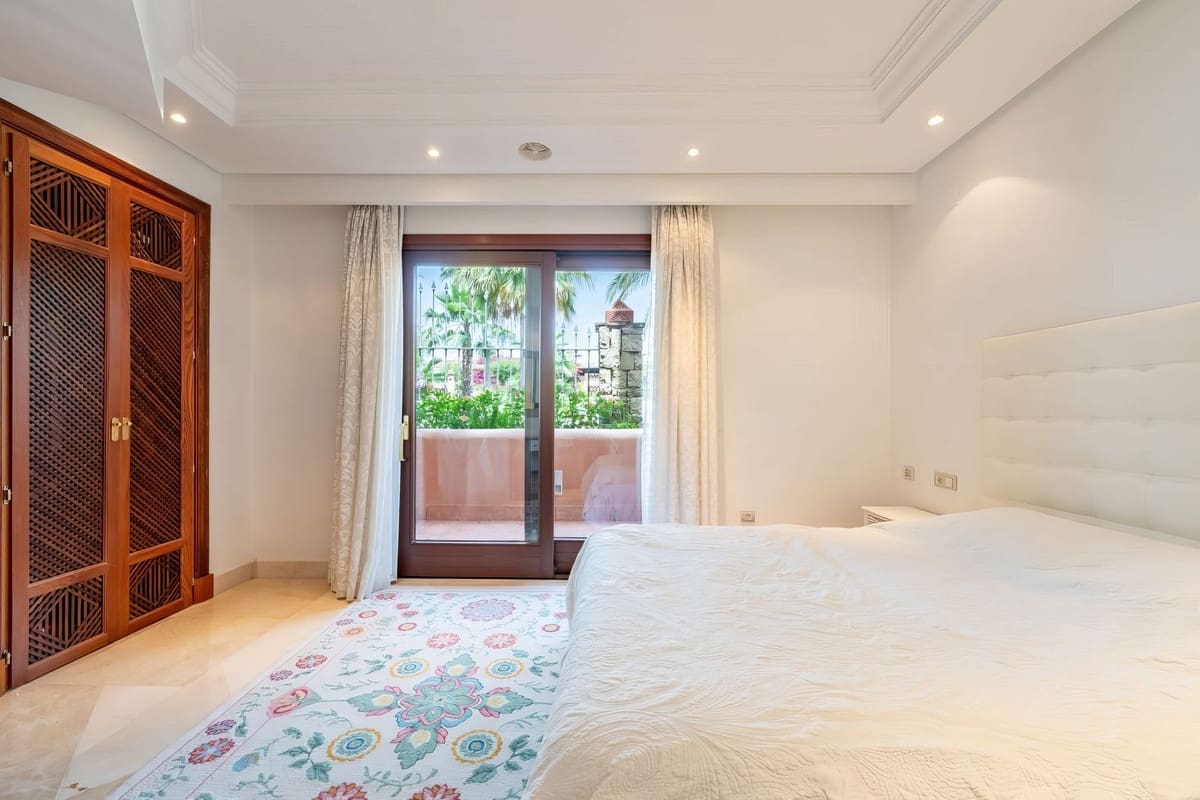 3 soverom Leilighet til salgs i Estepona med svømmebasseng garasje - € 825 000 (Ref: 9650708)