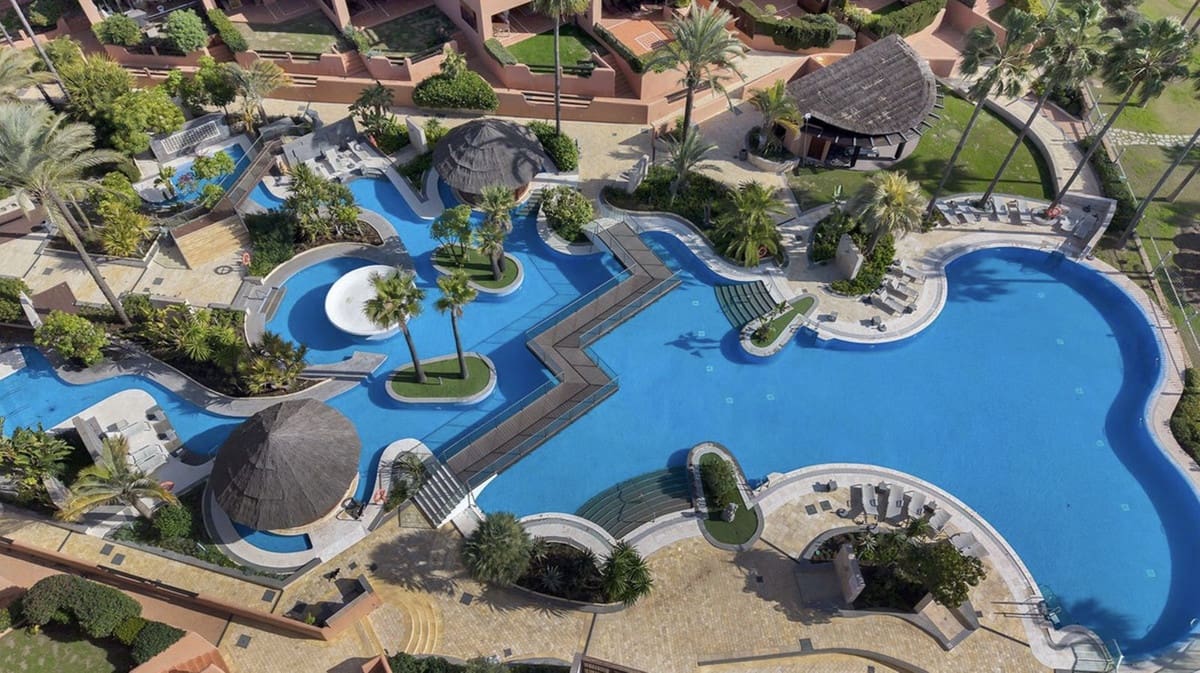 3 soverom Leilighet til salgs i Estepona med svømmebasseng garasje - € 825 000 (Ref: 9650708)