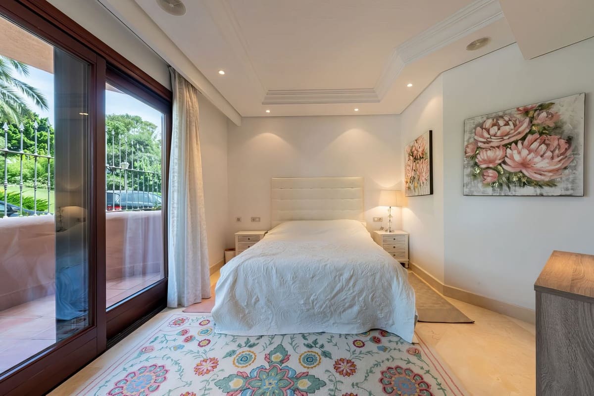 3 soverom Leilighet til salgs i Estepona med svømmebasseng garasje - € 825 000 (Ref: 9650708)