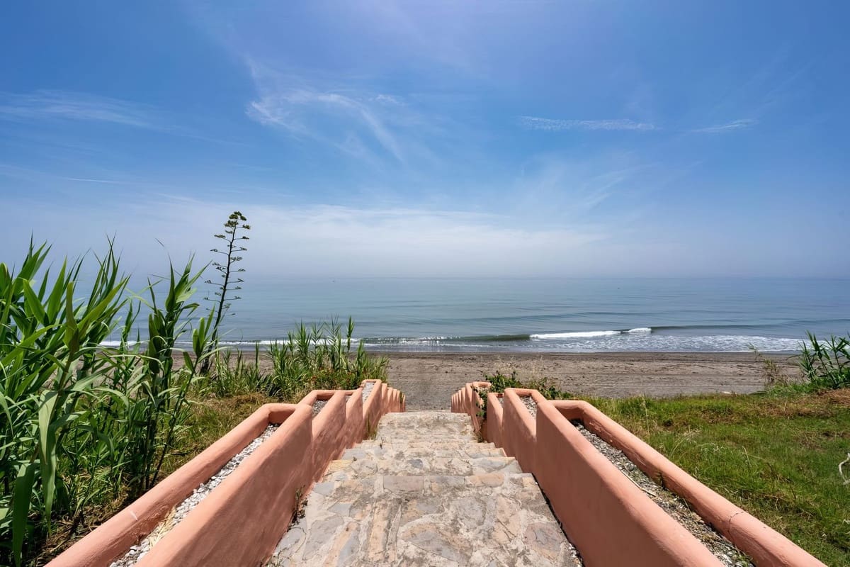 3 soverom Leilighet til salgs i Estepona med svømmebasseng garasje - € 825 000 (Ref: 9650708)