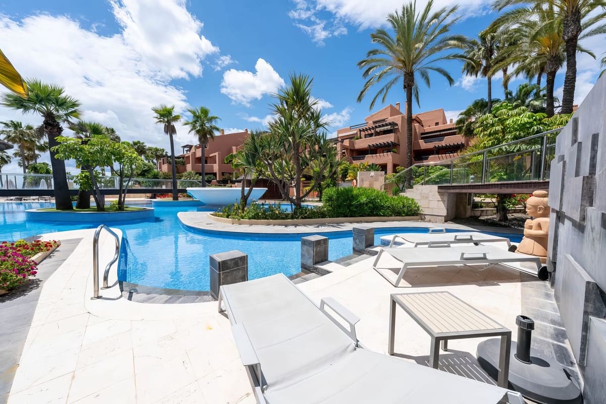3 soverom Leilighet til salgs i Estepona med svømmebasseng garasje - € 825 000 (Ref: 9650708)