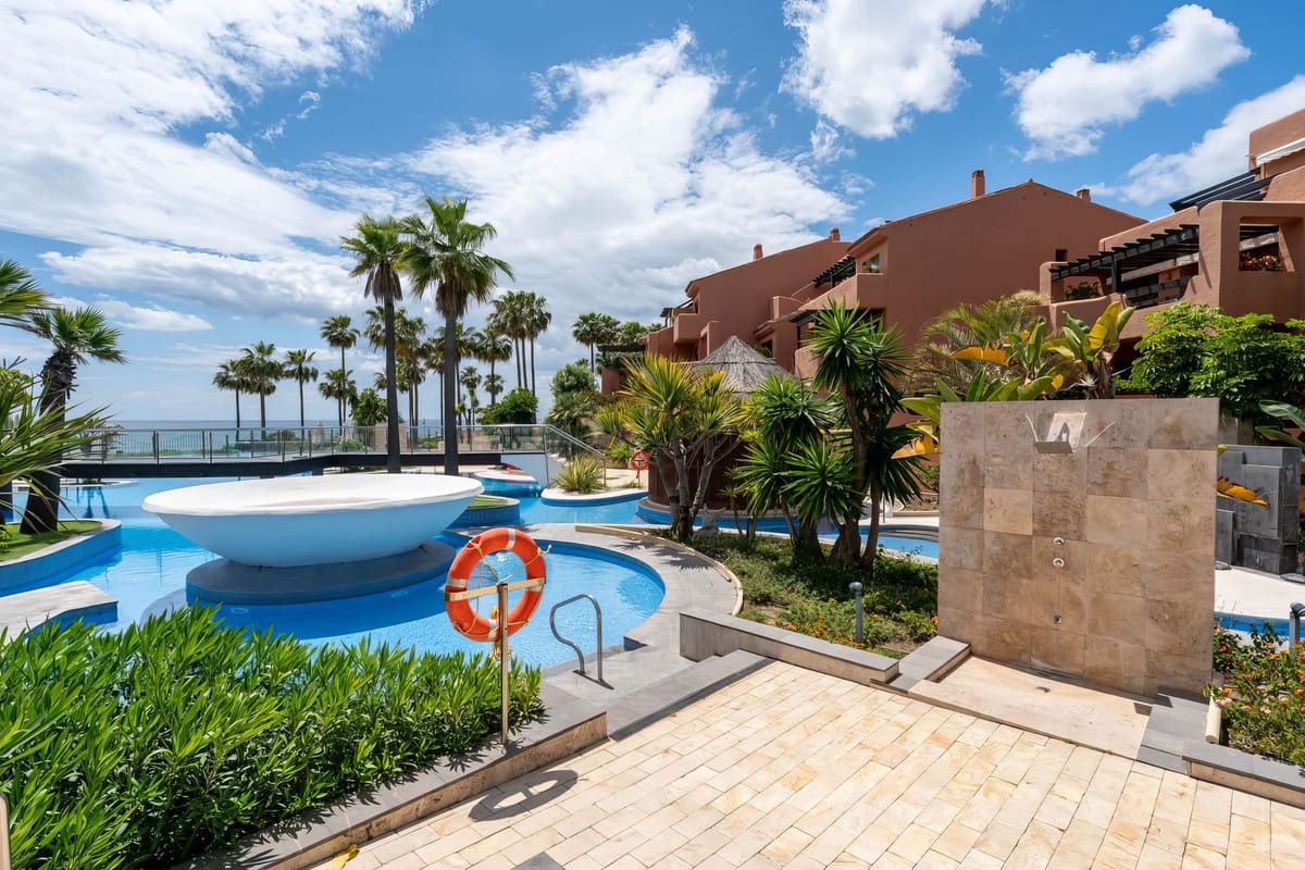 3 soverom Leilighet til salgs i Estepona med svømmebasseng garasje - € 825 000 (Ref: 9650708)