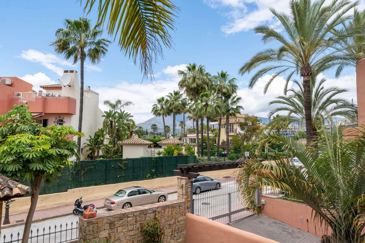 3 soverom Leilighet til salgs i Estepona med svømmebasseng garasje - € 825 000 (Ref: 9650708)