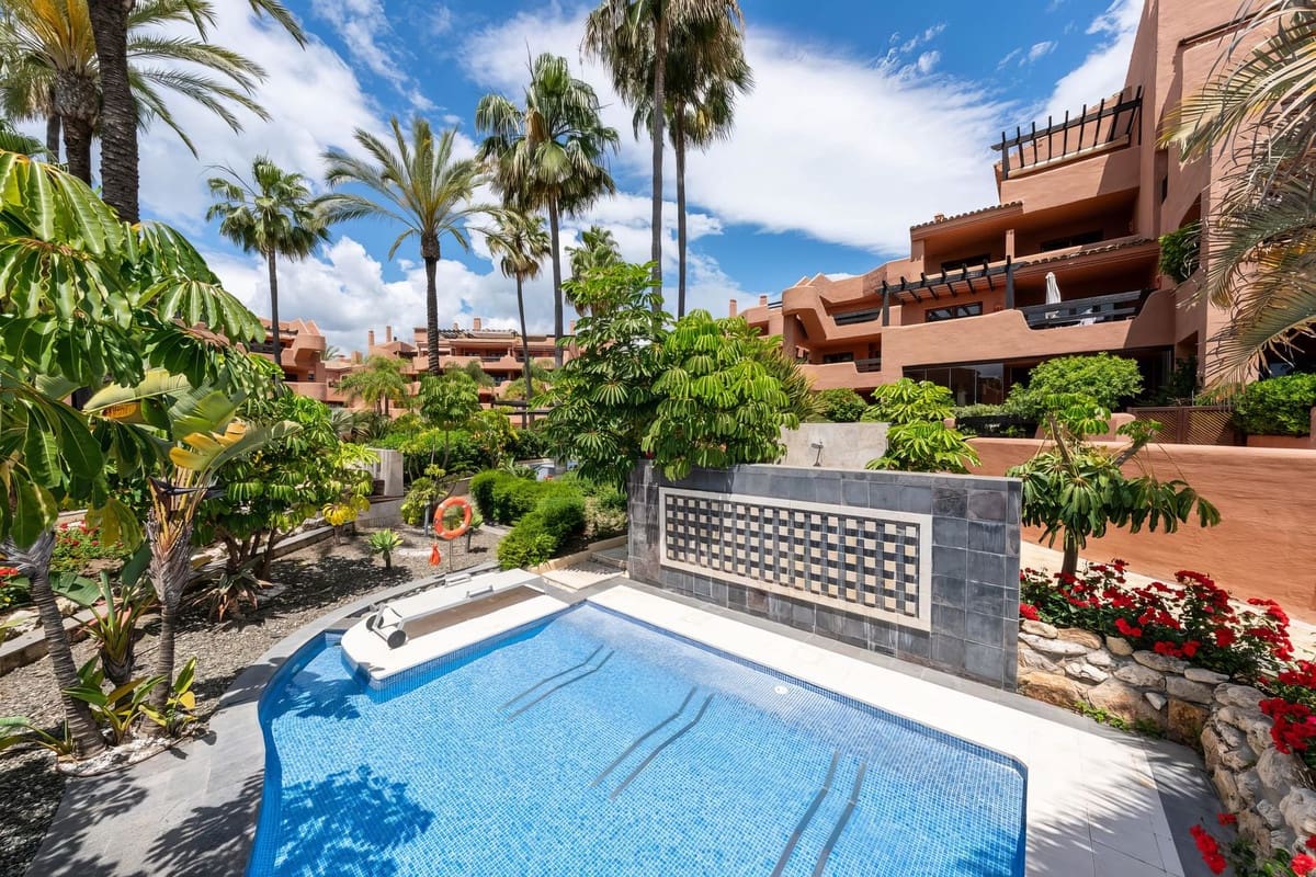 3 soverom Leilighet til salgs i Estepona med svømmebasseng garasje - € 825 000 (Ref: 9650708)
