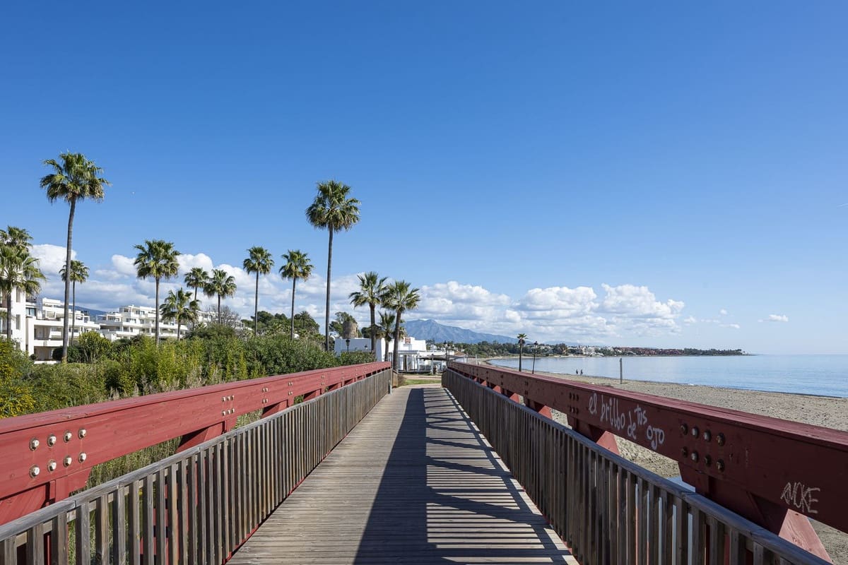 3 bedroom Apartment for sale in Estepona with pool garage - € 1,995,000 (Ref: 9650709)