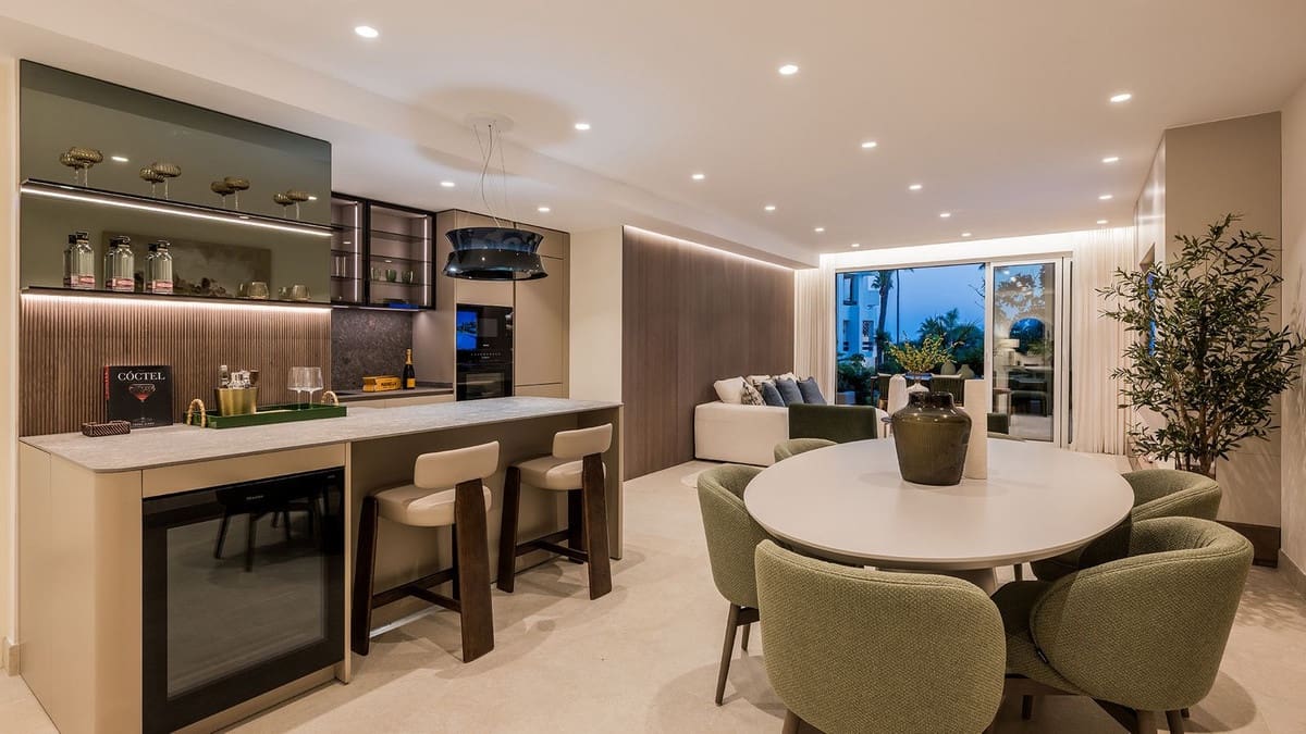 3 bedroom Apartment for sale in Estepona with pool garage - € 1,995,000 (Ref: 9650709)