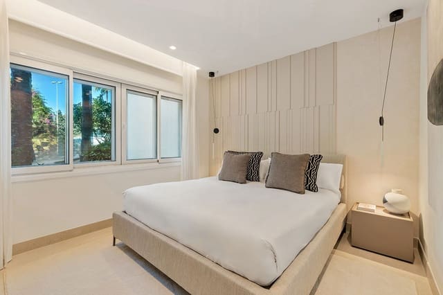 3 Zimmer Apartment zu verkaufen in Estepona mit Pool Garage - 1.995.000 € (Ref: 9650709)