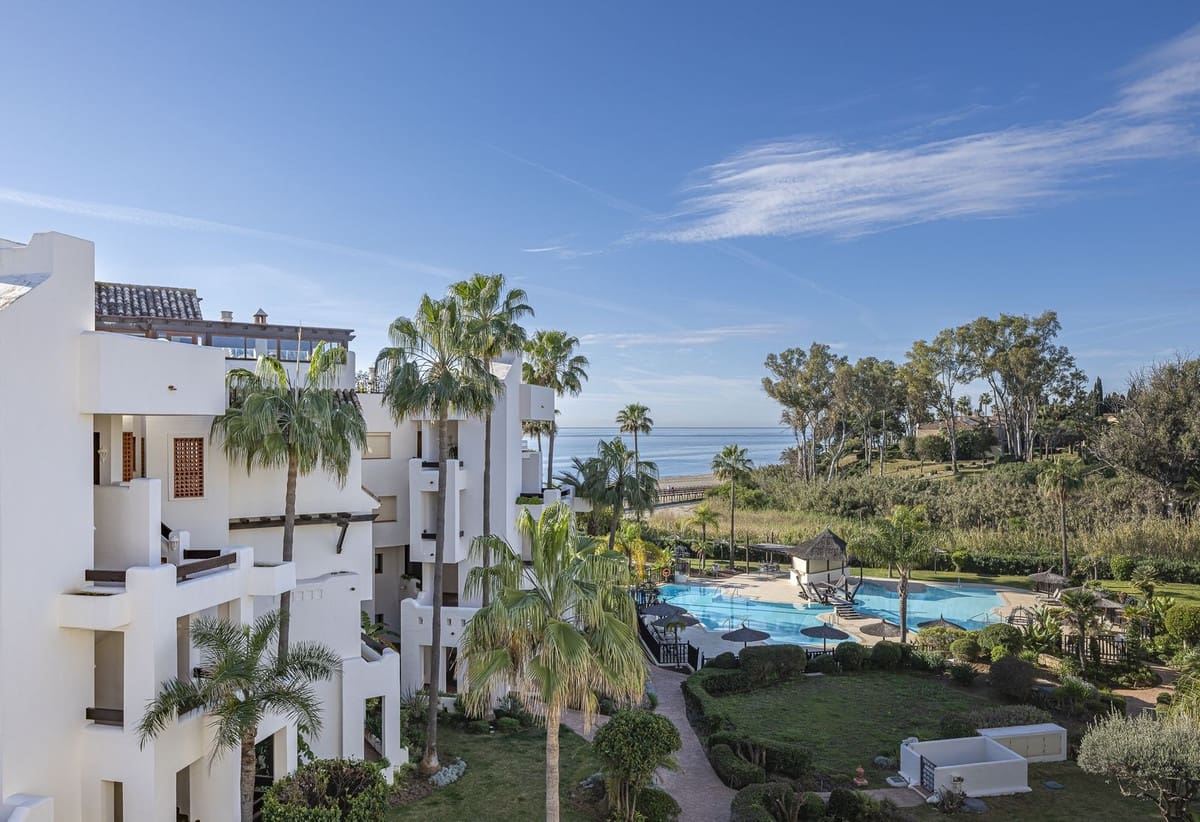 3 Zimmer Apartment zu verkaufen in Estepona mit Pool Garage - 1.995.000 € (Ref: 9650709)