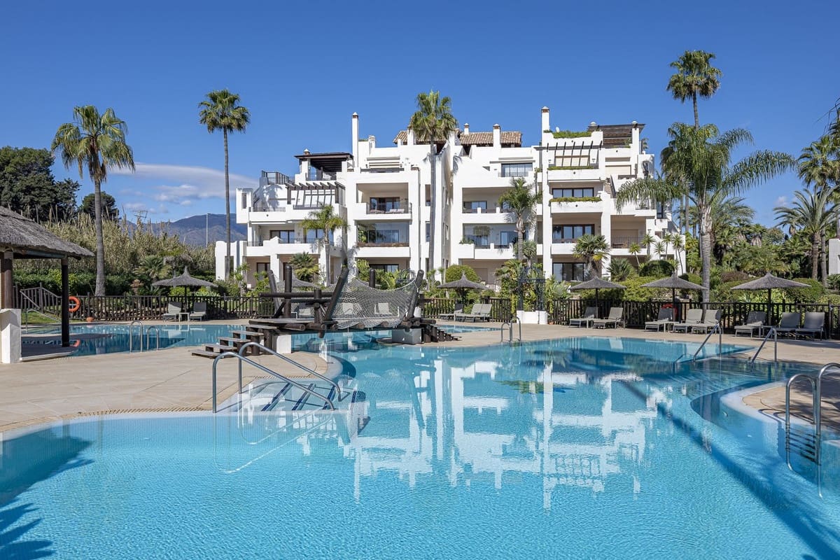 3 Zimmer Apartment zu verkaufen in Estepona mit Pool Garage - 1.995.000 € (Ref: 9650709)