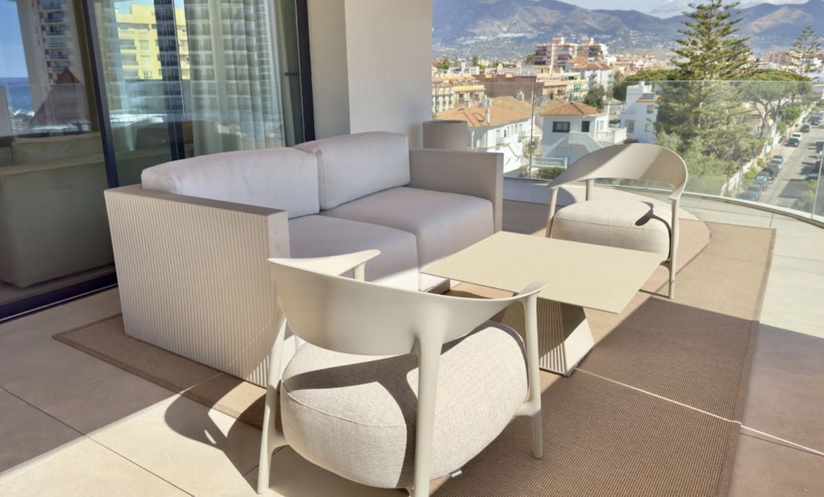 2 bedroom Apartment for sale in Fuengirola with pool garage - € 659,500 (Ref: 9652413)