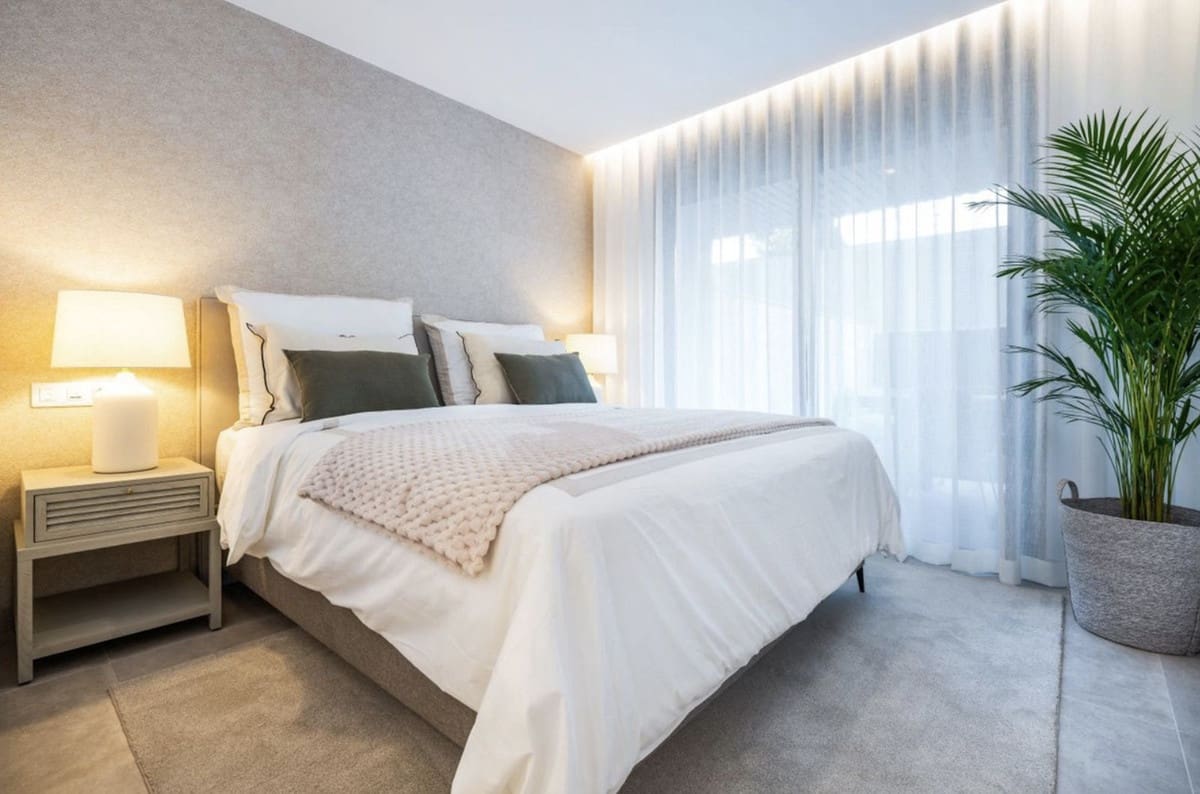 2 bedroom Apartment for sale in Fuengirola with pool garage - € 659,500 (Ref: 9652413)