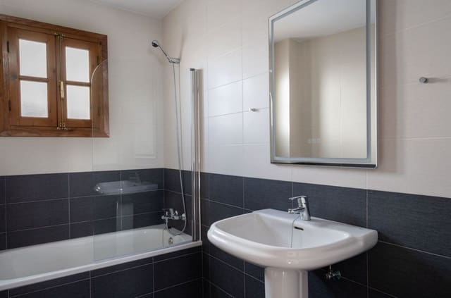 5 Zimmer Haus zu verkaufen in Estepona - 699.000 € (Ref: 9657033)