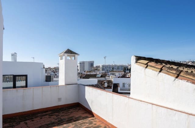 5 soveværelse Byhus til salg i Estepona - € 699.000 (Ref: 9657033)