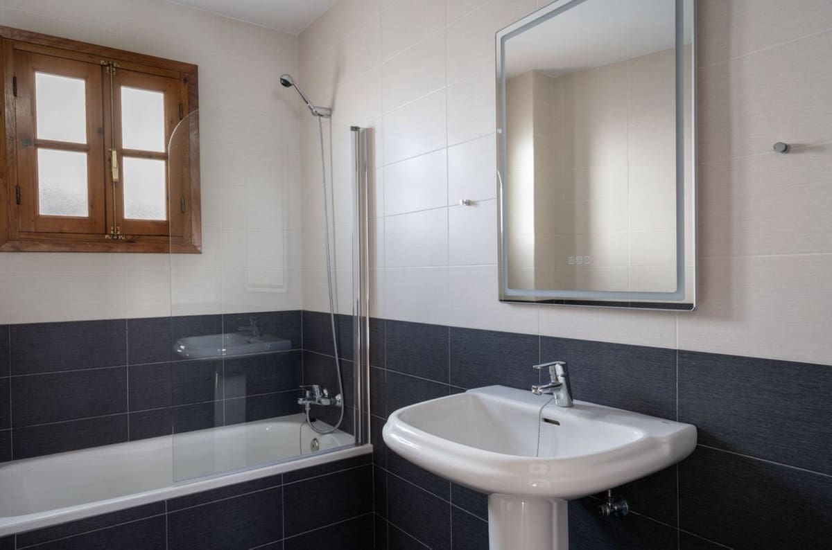 5 sovrum Hus till salu i Estepona - 699 000 € (Ref: 9657033)