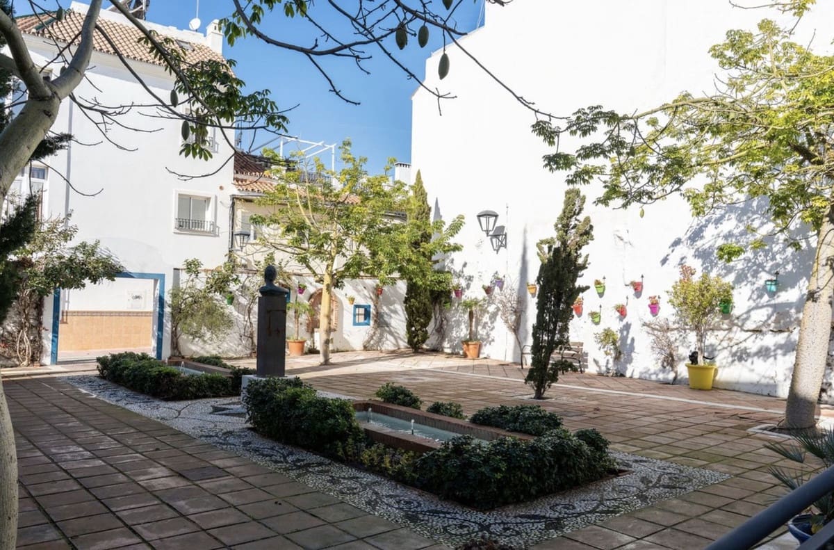 5 sovrum Hus till salu i Estepona - 699 000 € (Ref: 9657033)