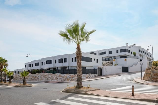 3 makuuhuone Omakotitalo myytävänä paikassa La Cala de Mijas, Mijas mukana uima-altaan 
autotalli - 890 000 € (Ref: 9657034)