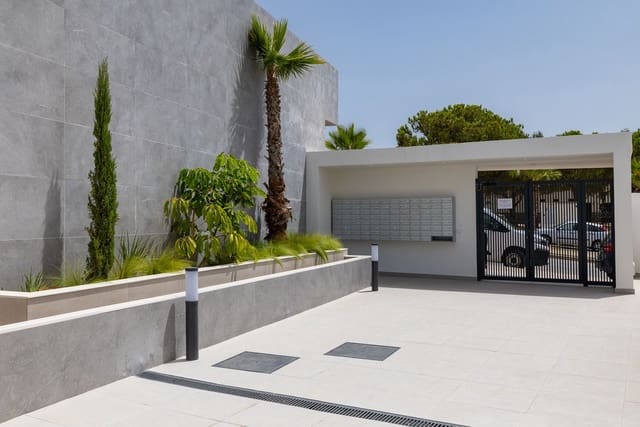 3 makuuhuone Omakotitalo myytävänä paikassa La Cala de Mijas, Mijas mukana uima-altaan 
autotalli - 890 000 € (Ref: 9657034)