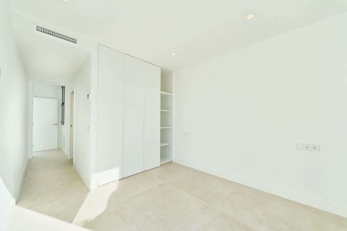 5 bedroom Villa for sale in Estepona with pool garage - € 1,950,000 (Ref: 9665428)