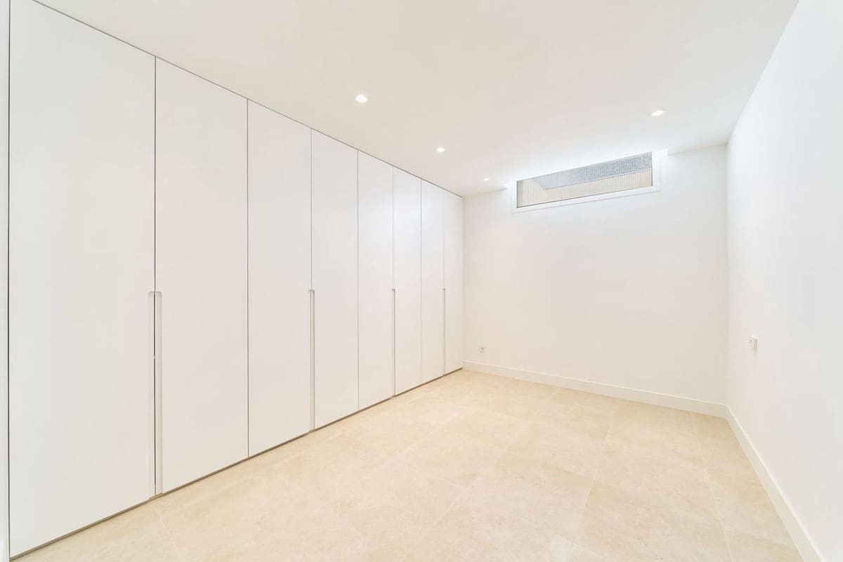 5 bedroom Villa for sale in Estepona with pool garage - € 1,950,000 (Ref: 9665428)