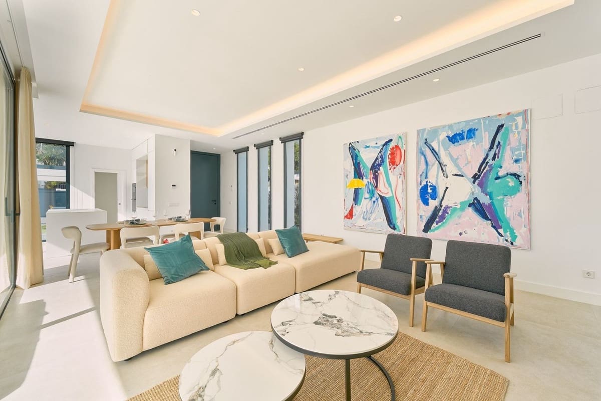 5 bedroom Villa for sale in Estepona with pool garage - € 1,950,000 (Ref: 9665428)