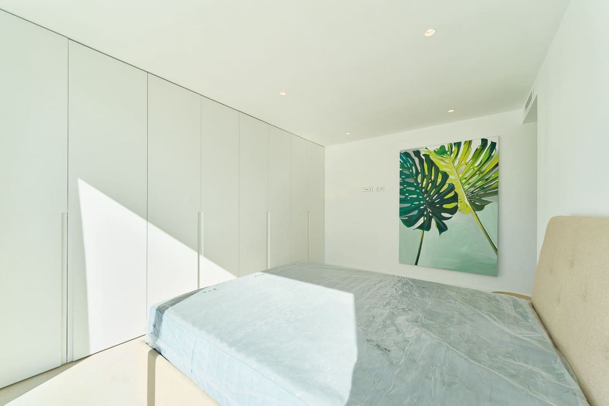 5 bedroom Villa for sale in Estepona with pool garage - € 1,950,000 (Ref: 9665428)