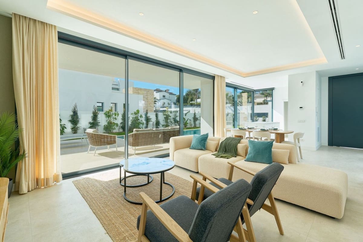 5 bedroom Villa for sale in Estepona with pool garage - € 1,950,000 (Ref: 9665428)