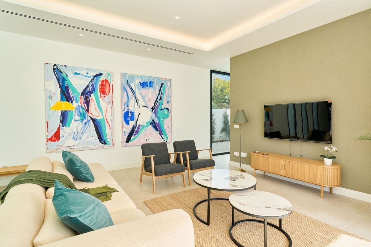 5 bedroom Villa for sale in Estepona with pool garage - € 1,950,000 (Ref: 9665428)
