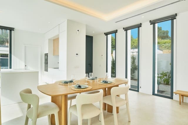 5 bedroom Villa for sale in Estepona with pool garage - € 1,950,000 (Ref: 9665428)